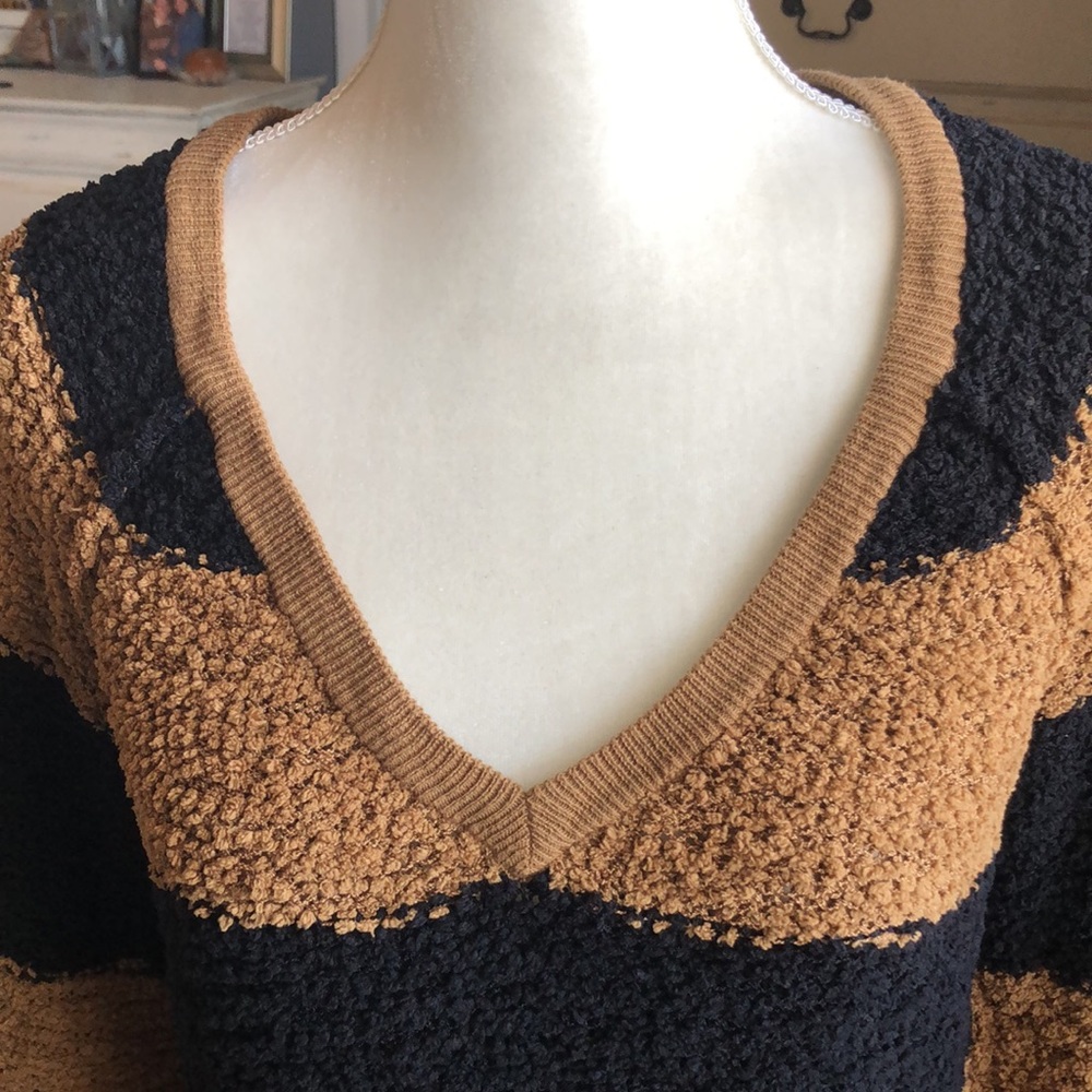 Sanctuary soft popcorn texture v-neck striped sweater - Picture 5 of 9